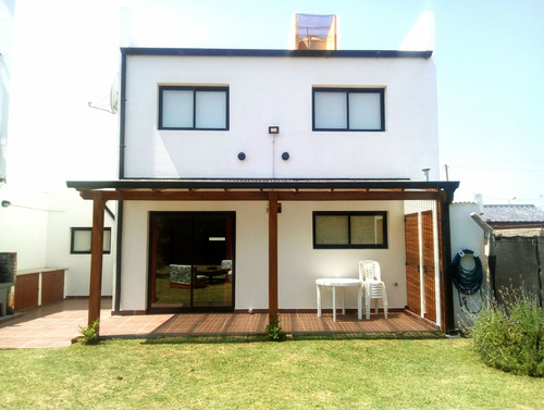 Casa En Alquiler. Miramar-temporada 2026