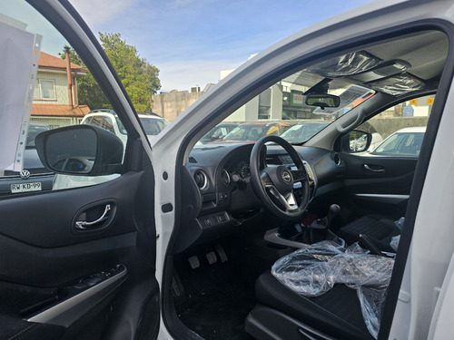 Nissan Navara Dc Xe 2.3D Mt 4Wd