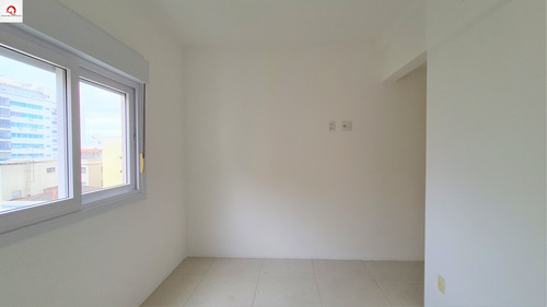 Imagem 16 de 30 de Praia Das Pitangueiras - Calçadão - Guarujá - 3 Dormitórios (1suíte) - Sala Para 3 Ambientes - Varanda Gourmet - 2 Banheiros - Vista Para O Mar - Ap05789 - 69289396