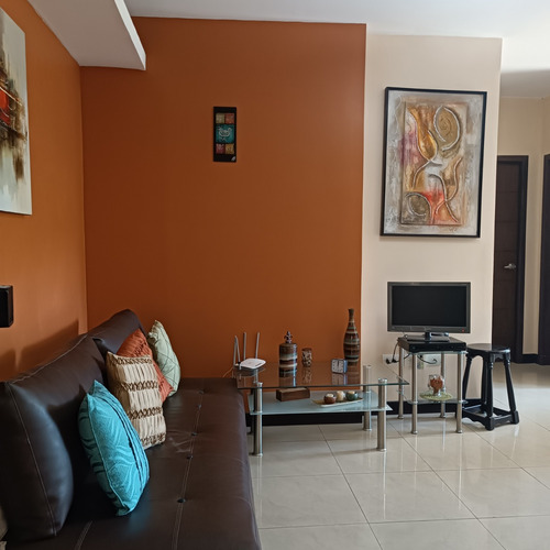 Se Vende Un Pequeño Y Confortable Apartamento En Residencia Aurora Royal En Los Nisperos, Bien Diseñado Con Un Ambiente Tranquilo 