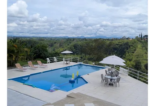 Vendo Hostal, Amoblada, Cerca A Recuca