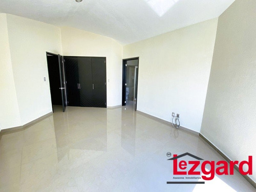 Se Vende Bonita Casa Con Amplios Espacios En Lomas De Cocoyoc