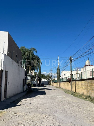 Terreno En Privada En La Colonia La Carcaña