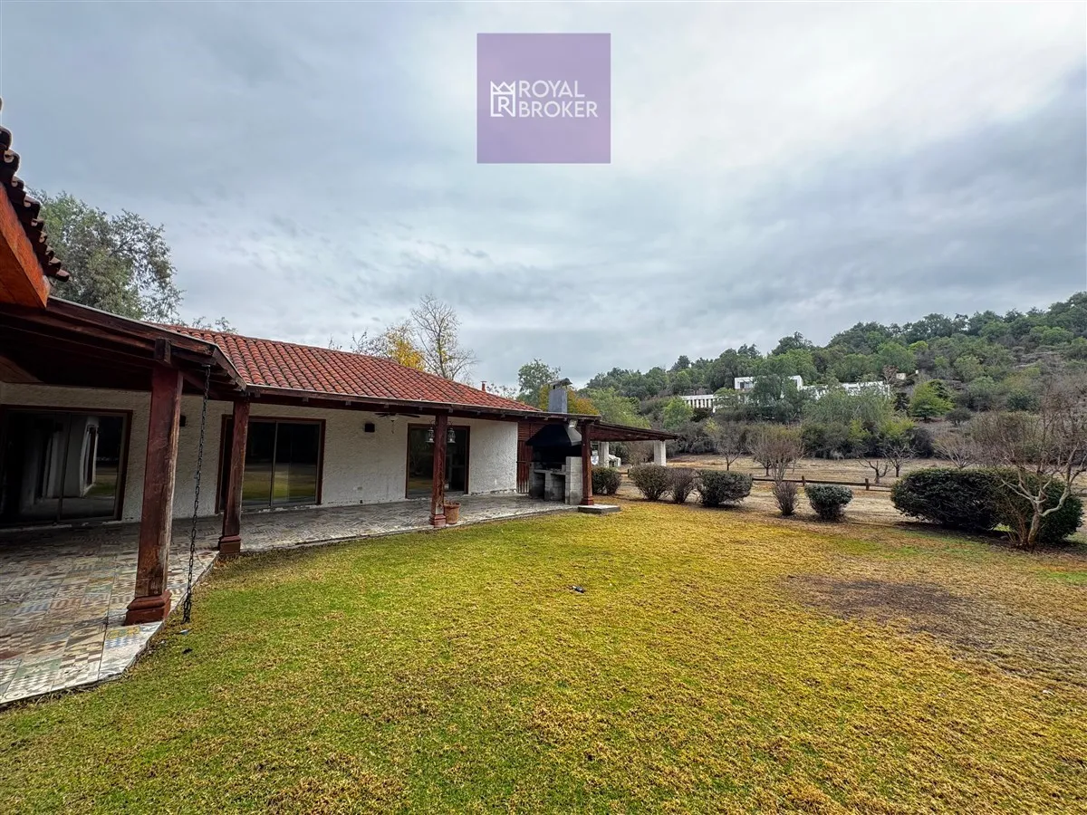 Imagen 1 de 14 de Casa En Venta De 5 Dorm. En Chicureo Centro Colina