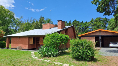 Casa En Venta - 2 Dormitorios 1 Baño - Cochera - 2470mts2 - Comarca Del Sol, Exaltación De La Cruz
