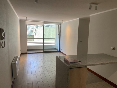 Amplio Depto En Primer Piso, 2d+2b+1est+bod, Cerca Campus Uc