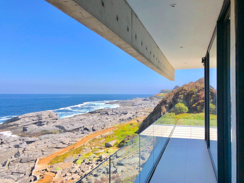 Maravillosa Y Fina Casa En Primera Línea En Venta
