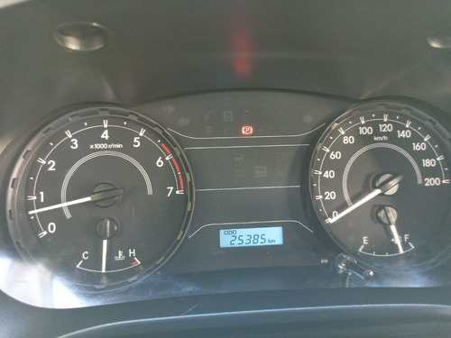 Imagen 11 de 15 de Toyota Hilux Cabina Doble 4x2 2019