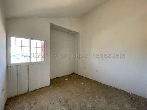 Imagen 4 de 8 de Casa En Venta Con Amplia Parcela De Terreno En Conjunto Privado #22-23265 04146954944