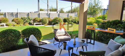 Casa Estilo Chilena En Condominio