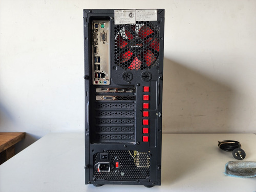 Imagen 3 de 8 de Pc Ryzen 7 1700 16gb Ram 240gb Ssd + 1 Tb Hdd Asrock Phantom