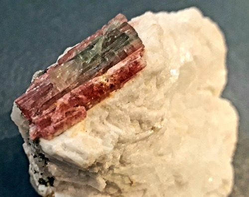Mineral Cristal Turmalina Verde Rosa Bicolor Roca Albita