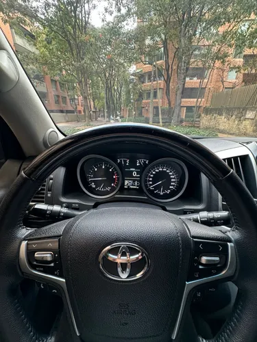 Toyota Land Cruiser 4.5 Imperial Lc200 Diésel