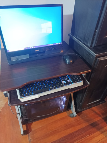 Computadora Gamer, Con Monitor Y Escritorio.