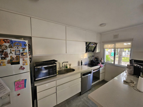 Impecable Triplex Con Jardin En Barrio Cerrado
