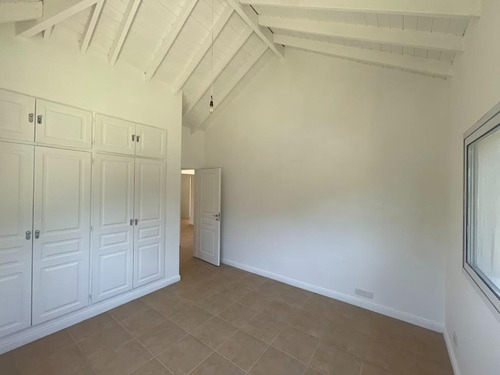 Dueño Directo Vende - Casa 8 Ambientes Barrio St. Matthew's - Pilar