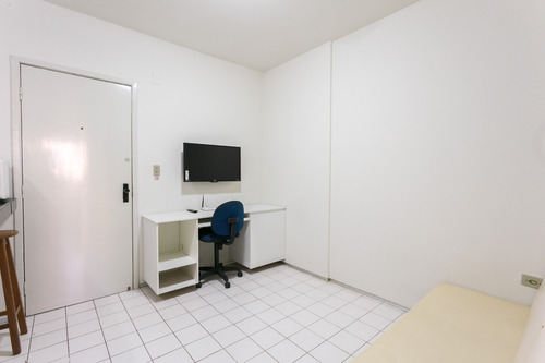 Imagem 7 de 14 de Apartamento 205, 5º Pav., Mobiliado Em Bem Pertinho Da Praia