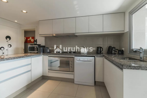 Alquiler Apartamento Tres Dormitorios Playa Brava Edificio Brava Biarritz