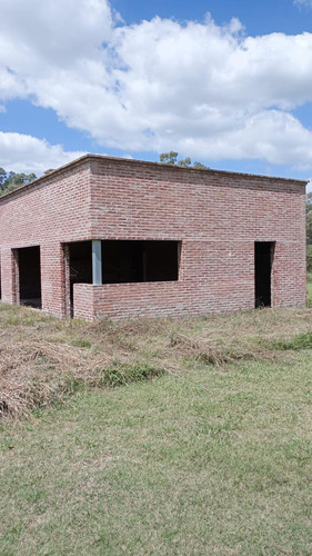 Quinta En Venta - 8 Dormitorios 5 Baños - Cocheras - 14.800mts2 - Salto