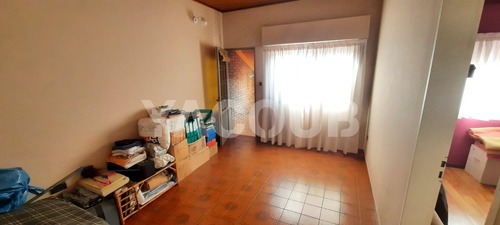 Casa En Venta - 3 Dormitorios 2 Baños - 233.34mts2 - Lanús