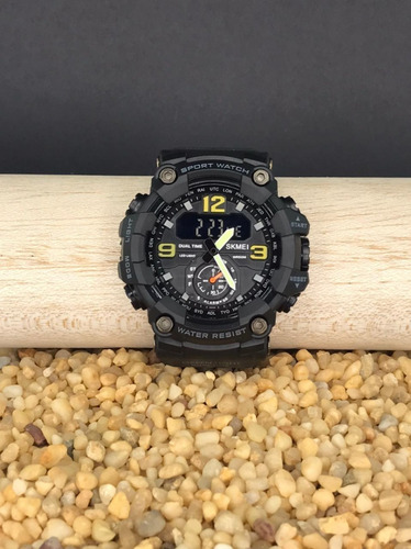 Reloj de pulsera Skmei 1637 de cuerpo color negro, analógico-digital, para hombre, fondo negro, con correa de poliuretano color negro, agujas color verde y negro y blanco, dial amarillo y blanco, subesferas color negro, minutero/segundero blanco, bisel color negro, luz verde y hebilla doble