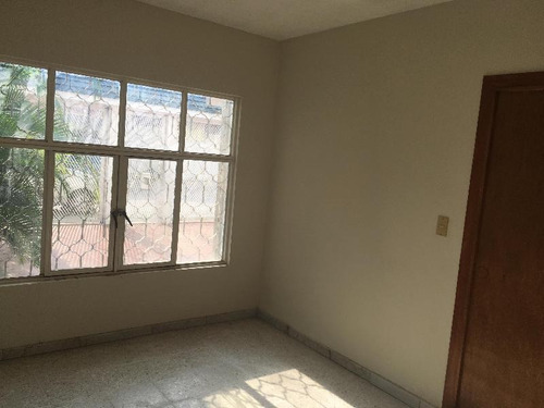 Imagen 8 de 20 de Casa En Renta En León, Moderno León, Gto.oficinas O Consultorios Puede Ser Con Jardin De 160m2