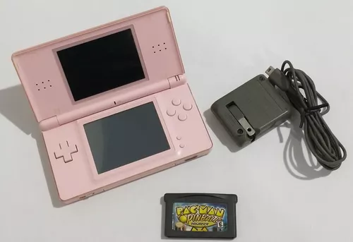 Uma consola de jogos nintendo com uma capa rosa e azul.