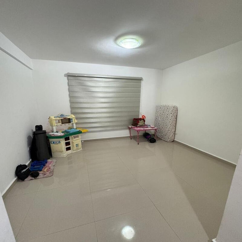 Town House En Venta Ubicado En Residencias Miramar Urbanizacion El Parral Valencia