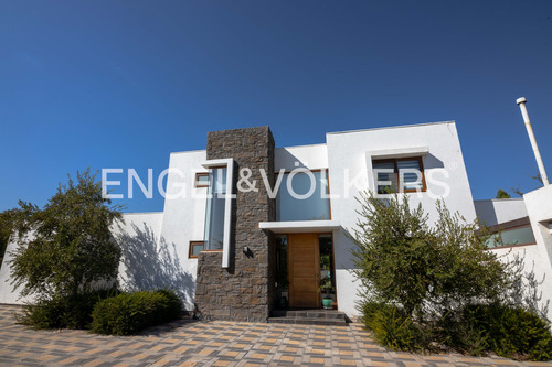 Casa Mediterránea En Exclusivo Condominio En Linderos