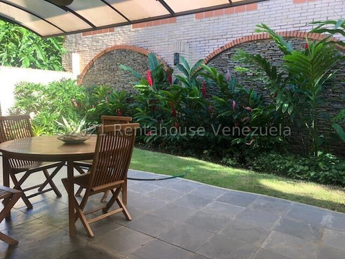 Se Vende Casa Tipo Townhouse Espaciosa, Amplia Inm, Con Cocina Empotrada Concepto Abierto E Integrada A La Sala Y Patio, Pisos De Porcelanato, Pozo Y Planta Electrica 100%. Altos De Guataparo
