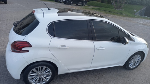 Peugeot 208 1.2 Turbo