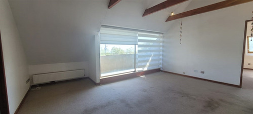 Casa En Venta De 6 Dorm. Colegio Dunalastair Peñalolen