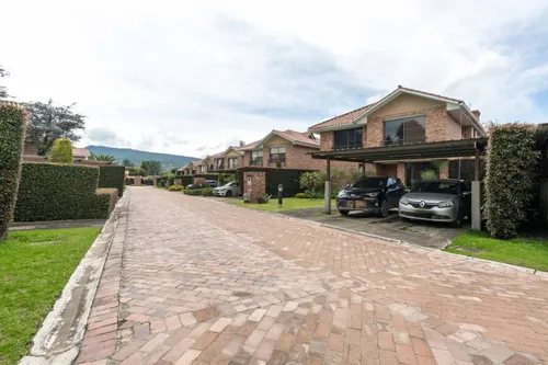 Casa En Venta En El Tejar. Cod V8390