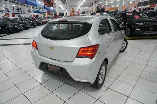 Imagem 8 de 15 de Chevrolet Onix 2019 1.0 Lt 5p