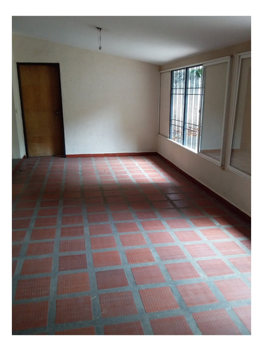 Imagen 3 de 6 de Se Alquila Casa En Av Raul Leoni Al01-0028rl- Aj
