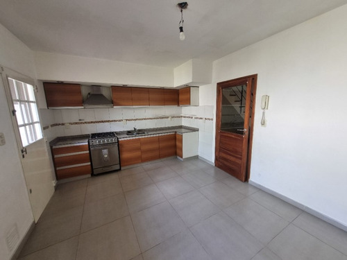 Venta De Hermoso Duplex 4 Amb.