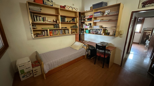 Casa En Venta De 4 Dormitorios C/ Cochera En El Palomar