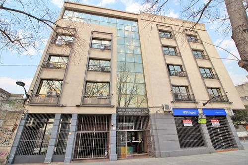 Venta Oficina En Ciudad Vieja En Rambla Portuaria