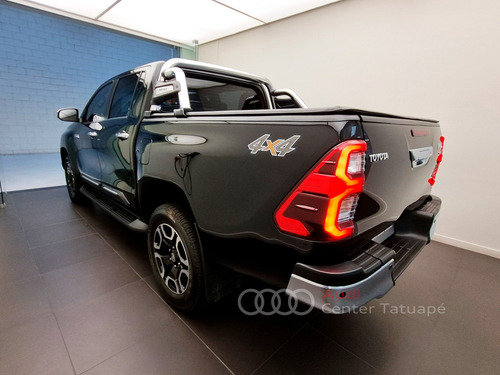 Toyota Hilux 2.8 D-4D TURBO DIESEL CD SRX 4X4 AUTOMÁTICO