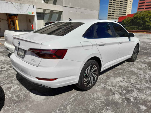 Imagen 4 de 15 de Volkswagen Jetta 2019 4p Highline L4/1.4/t Aut
