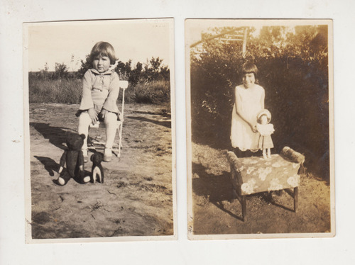 Uruguay Dos Antiguas Fotografias Niña Con Juguetes Vintage 