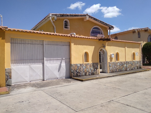 ¡venta! Casa De Dos Plantas En Valles De Guaracarima, La Victoria