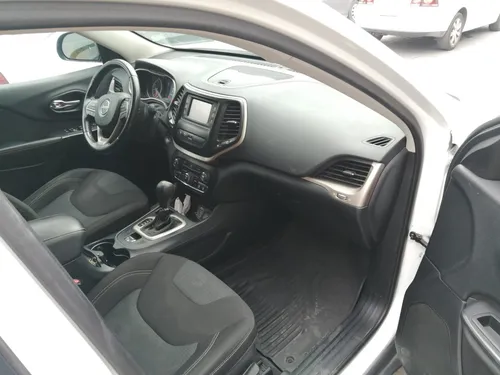 Jeep Cherokee LATITUD AT
