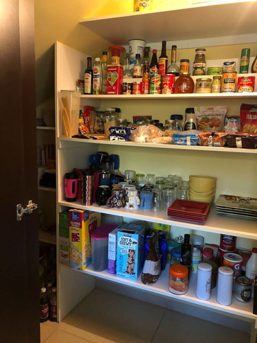 En Venta Casa En Centro Sur, Claustros, Gran Ubicación, Alberca, 3 Recamaras..