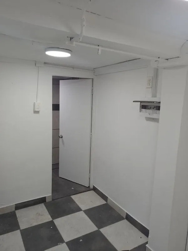 Local Planta Libre 140 M2 Doble Altura - Buena Vitrina