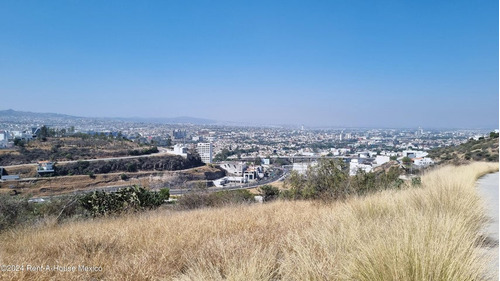 Terreno Con Vista Panorámica Para Proyecto Vertical Milenio Iii Quero