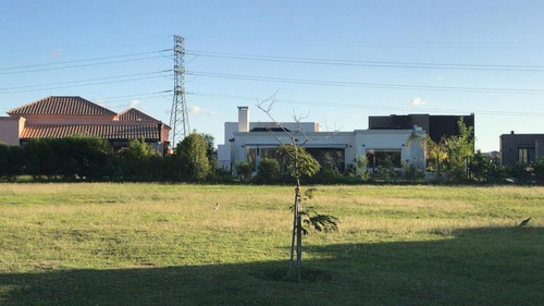 Lote Central En Venta En Barrio San Gabriel, Villanueva, 1100m2.