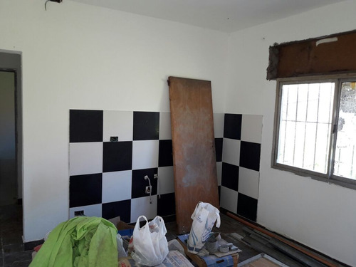 Venta De Casa Con Amplio Lote! Las Heras 3515