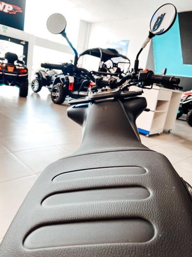 Husqvarna Svartpilen 200