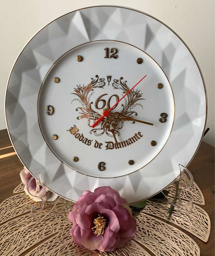 Imagem 4 de 5 de Relógio Relevo Bodas De Diamante 60 Anos 27cm